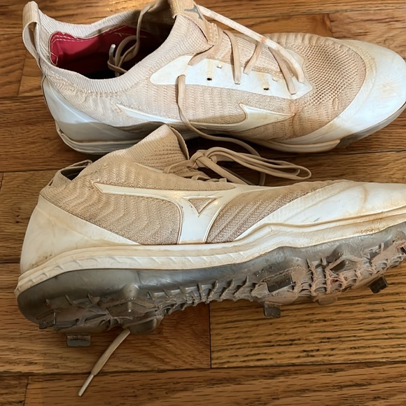 Mizuno metal softball cleat - Picture 2 of 2